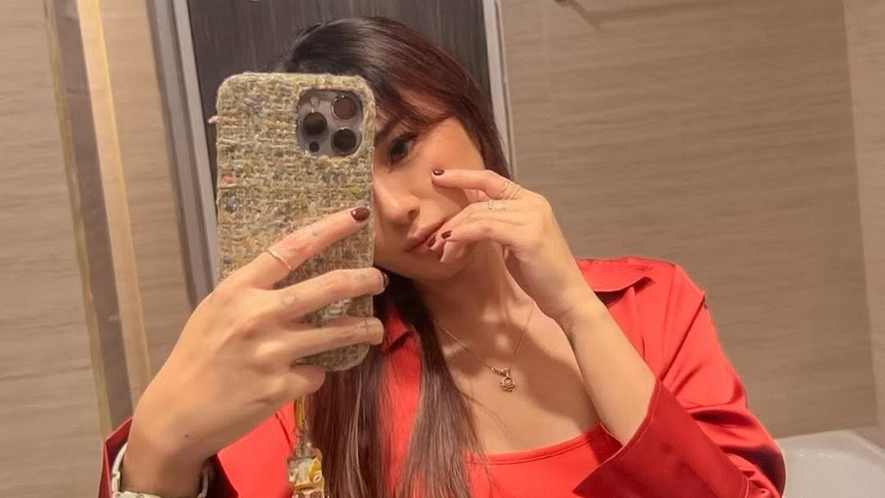 4 Potret Cantik Dara the Virgin Mirror Selfie, Ekspresinya Tak Pernah Gagal Bikin Kepincut
