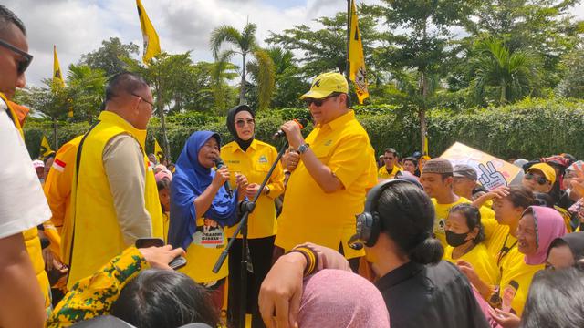 Ikut Joget Gemoy, Warga Palembang Dapat Tiket Umrah dari Partai Golkar