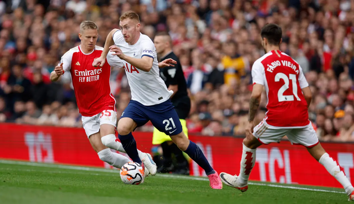 Hasil ini membuat Arsenal masih di peringkat lima klasemen sementara Liga Inggris dengan 14 poin dari enam pertandingan. Sementara Tottenham Hotspur turun ke posisi keempat dengan jumlah poin sama namun unggul produktivitas gol. (AP Photo/David Cliff)