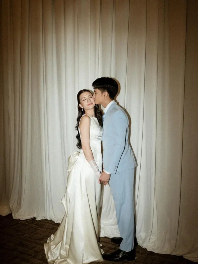 Sat Set Menikah, Pesona Anggun Cassandra Lee Kenakan Gaun Pengantin Putih di Pemberkatan Pernikahan