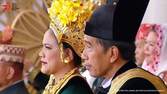 <p>Iriana Jokowi berbusana tradisional Bali saat menghadiri acara upacara Detik-Detik Proklamasi Kemerdekaan RI di Istana Negara, Jakarta, 17 Agustus 2023. (dok. tangkapan layar YouTube Sekretariat Presiden)</p>