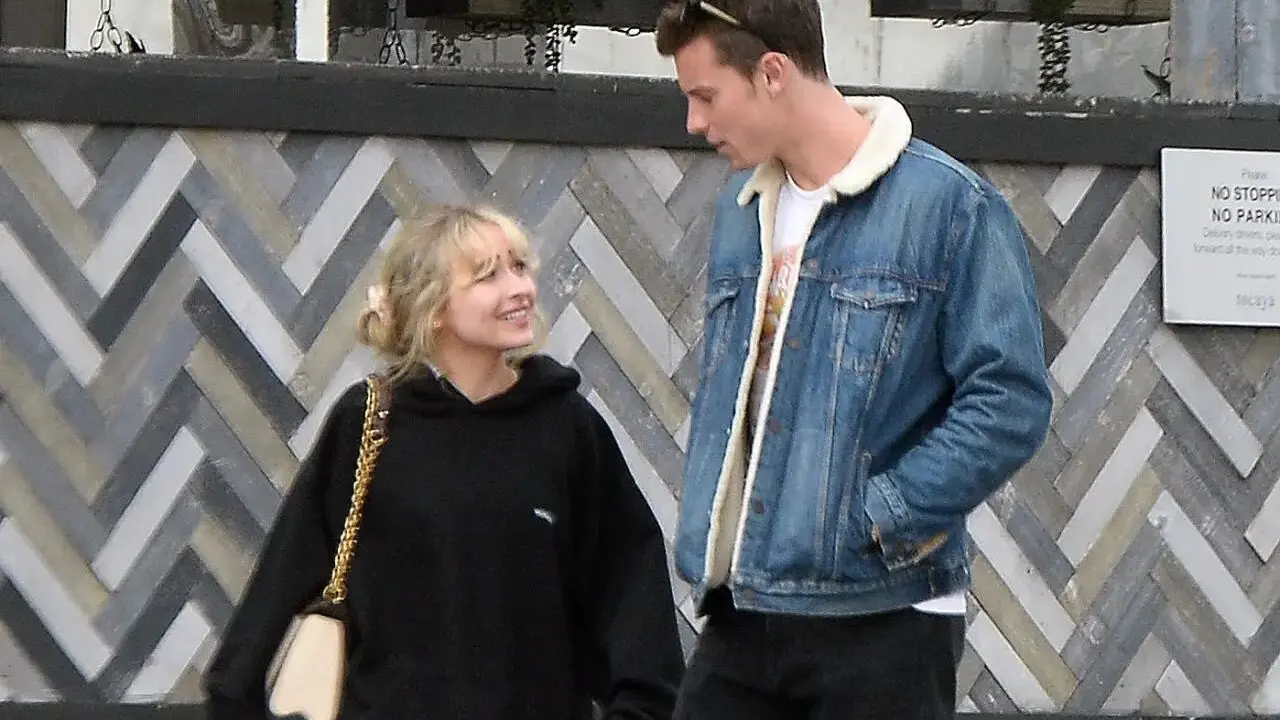 Gaya Serasi Shawn Mendes dan Sabrina Carpenter saat Kepergok Jalan Bareng, Fix Pacaran?