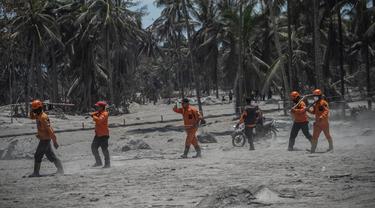 Perjuangan Tim Penyelamat Cari Korban Erupsi Gunung Semeru