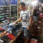 Lapak sepatu cap karung yang ada di Jalan Hertasning Baru, Makassar. Foto: (Fauzan/Liputan6.com)