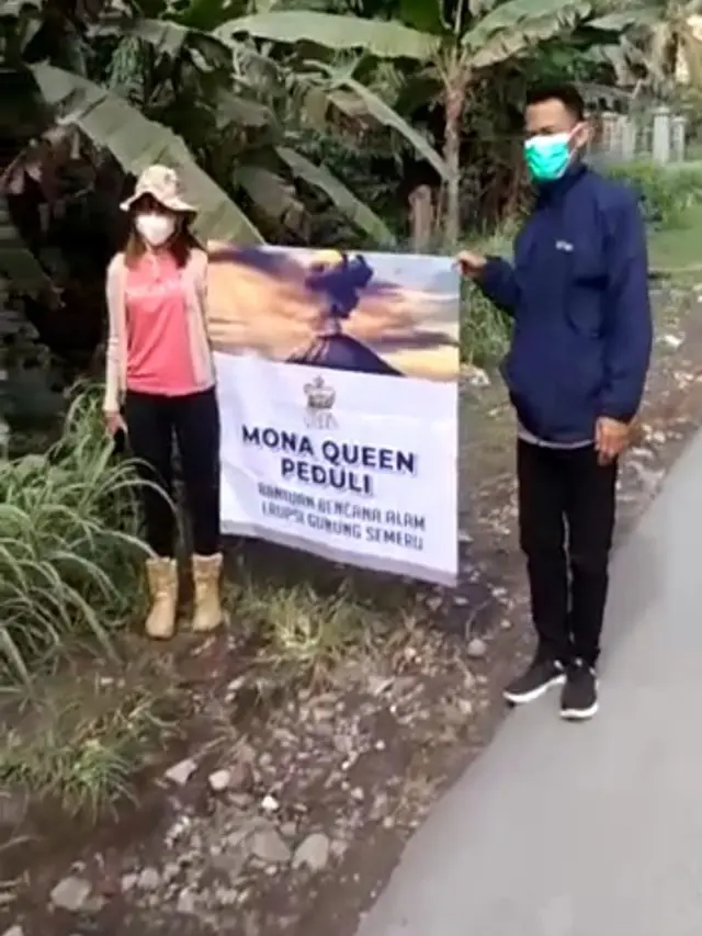 Mona Queen menyalurkan bantuan kepada korban bencana erupsi Gunung Semeru (ist)
