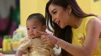 Nikita Willy menikmati peran barunya sebagai ibu. (Dok: Zwitsal)