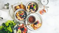 Diet dapat berjalan dengan baik apabila makanan yang dikonsumsi memiliki kandungan kolesterol yang rendah dan juga menyehatkan tubuh. (Foto: Unsplash.com/Brooke Lark)