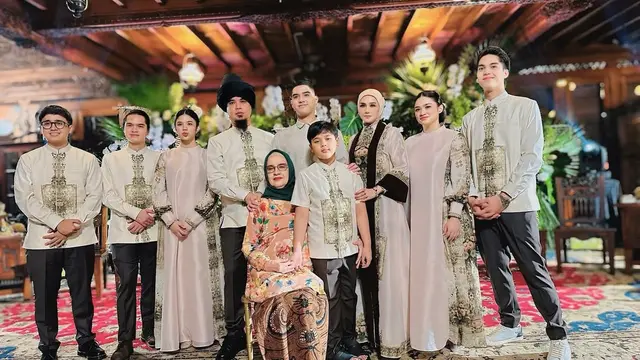 6 Potret Detail Kaftan Mulan Jameela di Pengajian Al Ghazali, Dibalut Outer Mewah