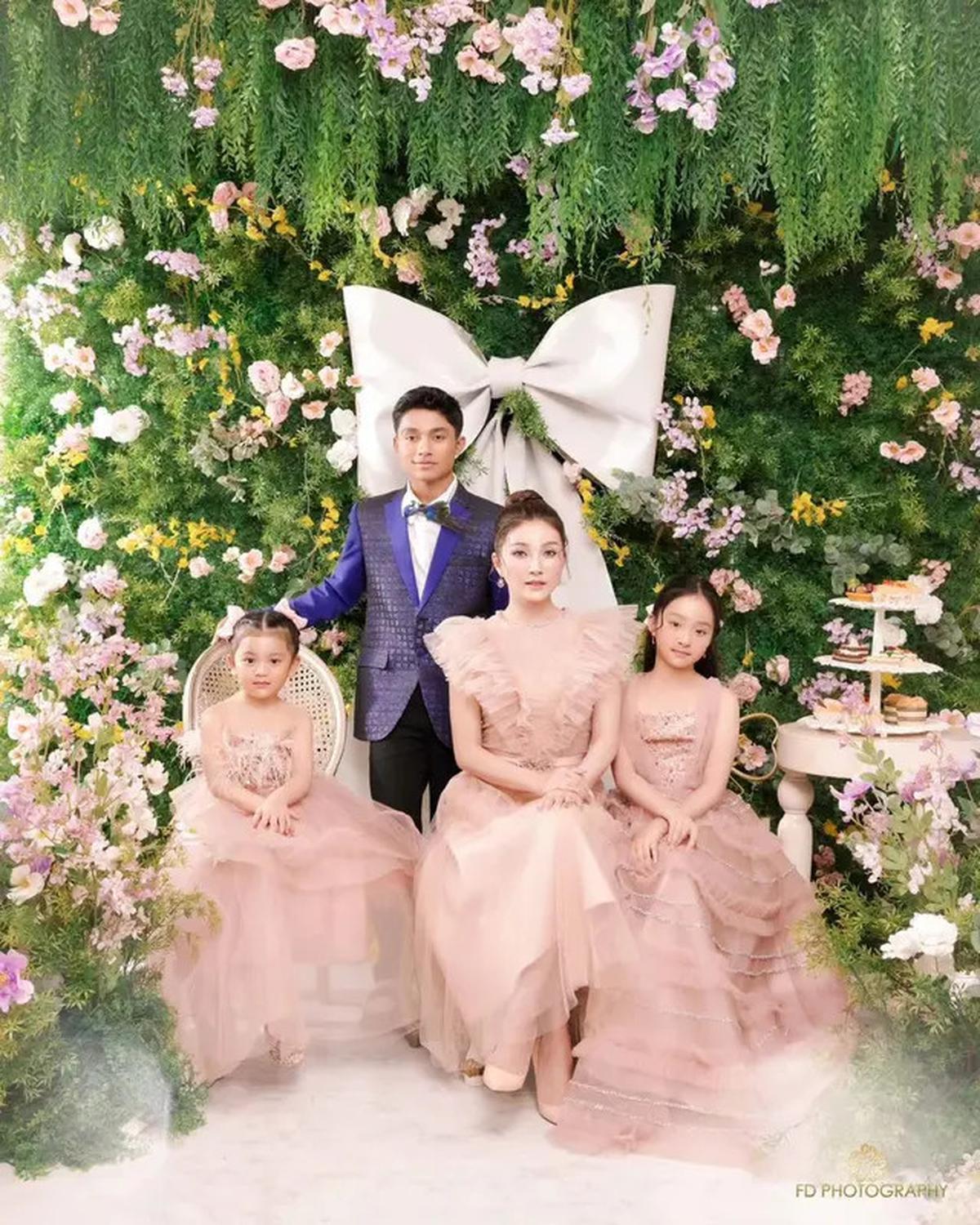 Tanpa Ruben Onsu, Sarwendah Tampil Anggun dengan Gaun Tulle Saat Foto Keluarga Bersama Anak-Anak