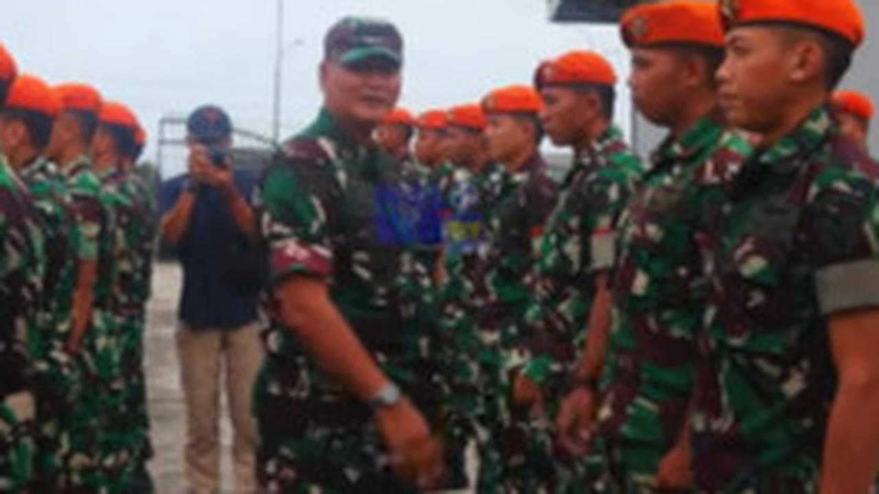 Tahu Anak Kepala Suku, Letjen Kunto Arief Langsung Colek Pipi
