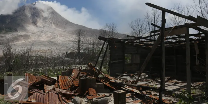 20150705-Letusan Gunung Sinabung-Medan1