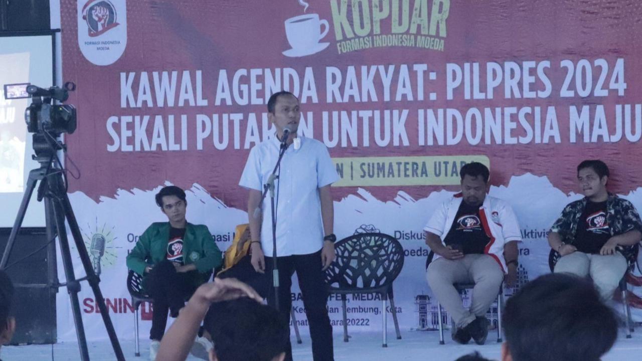 Ratusan aktivis mahasiswa dari berbagai kampus dan organisasi di Provinsi Sumatera Utara hadir dalam kegiatan Kopi Darat Formasi Indonesia Moeda (FIM) yang dilaksanakan di Pos Ambai Coffee, Kota Medan - Sumatera Utara, pada Senin (15/1/2024).<br>