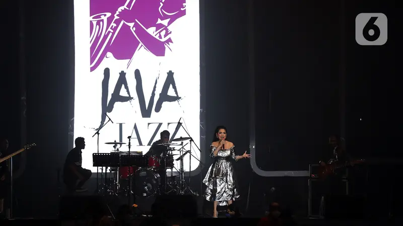 FOTO: Vina Panduwinata Tampil di Java Jazz Festival 2022