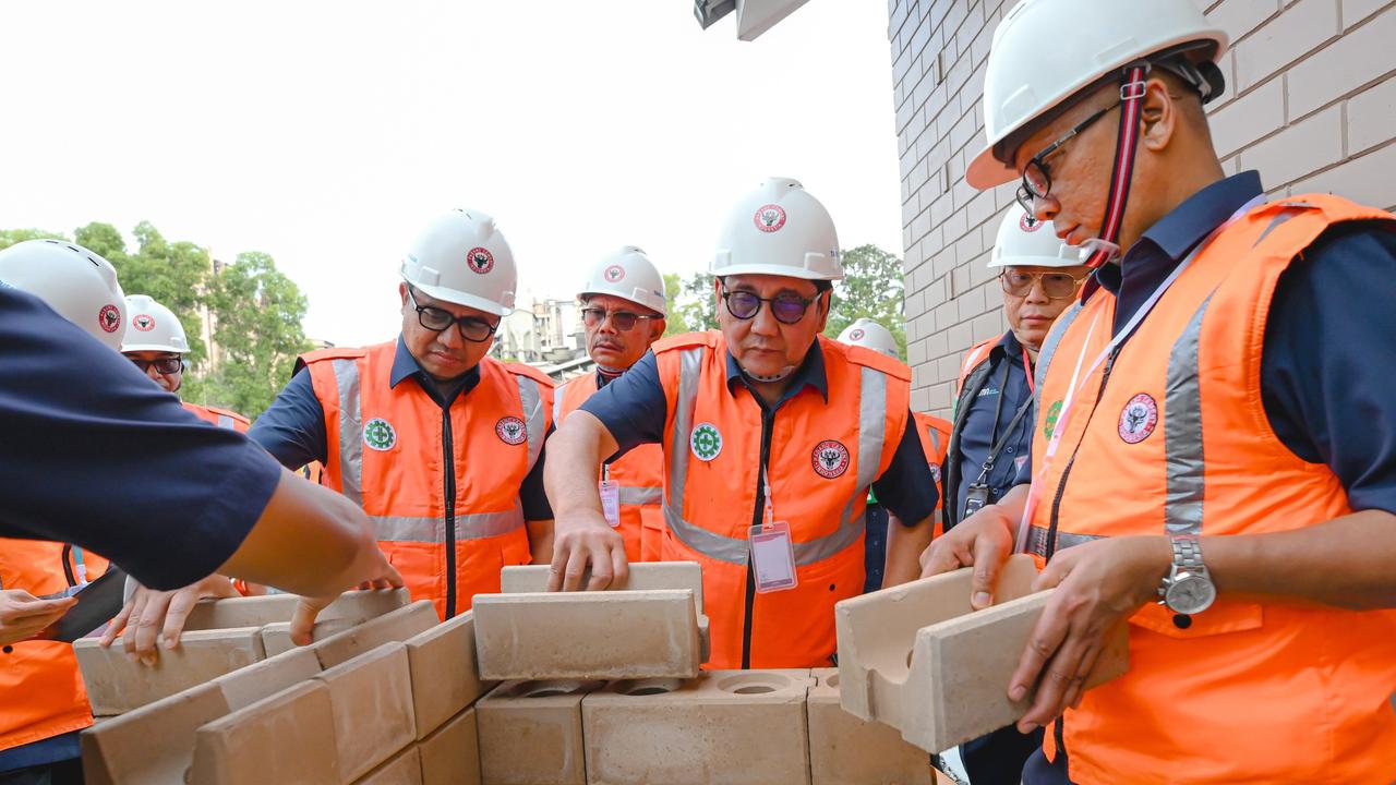 Kebut Pemulihan Pascabencana, SIG Pasok 36.000 Bata Interlock untuk Pembangunan Hunian Tetap di Sumbar