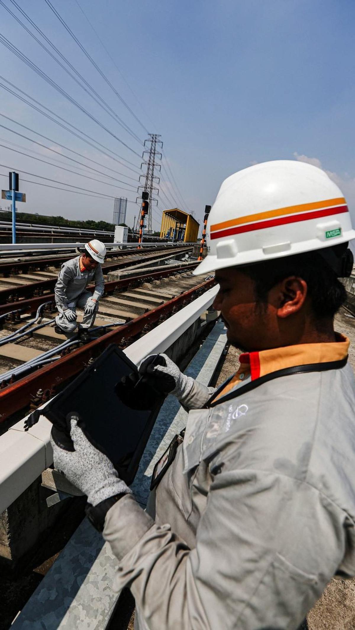 Pengecekan juga dilakukan pada sistem pengamanan serta pendeteksi kecepatan kereta. Foto: Liputan6.com / Angga Yuniar<br>