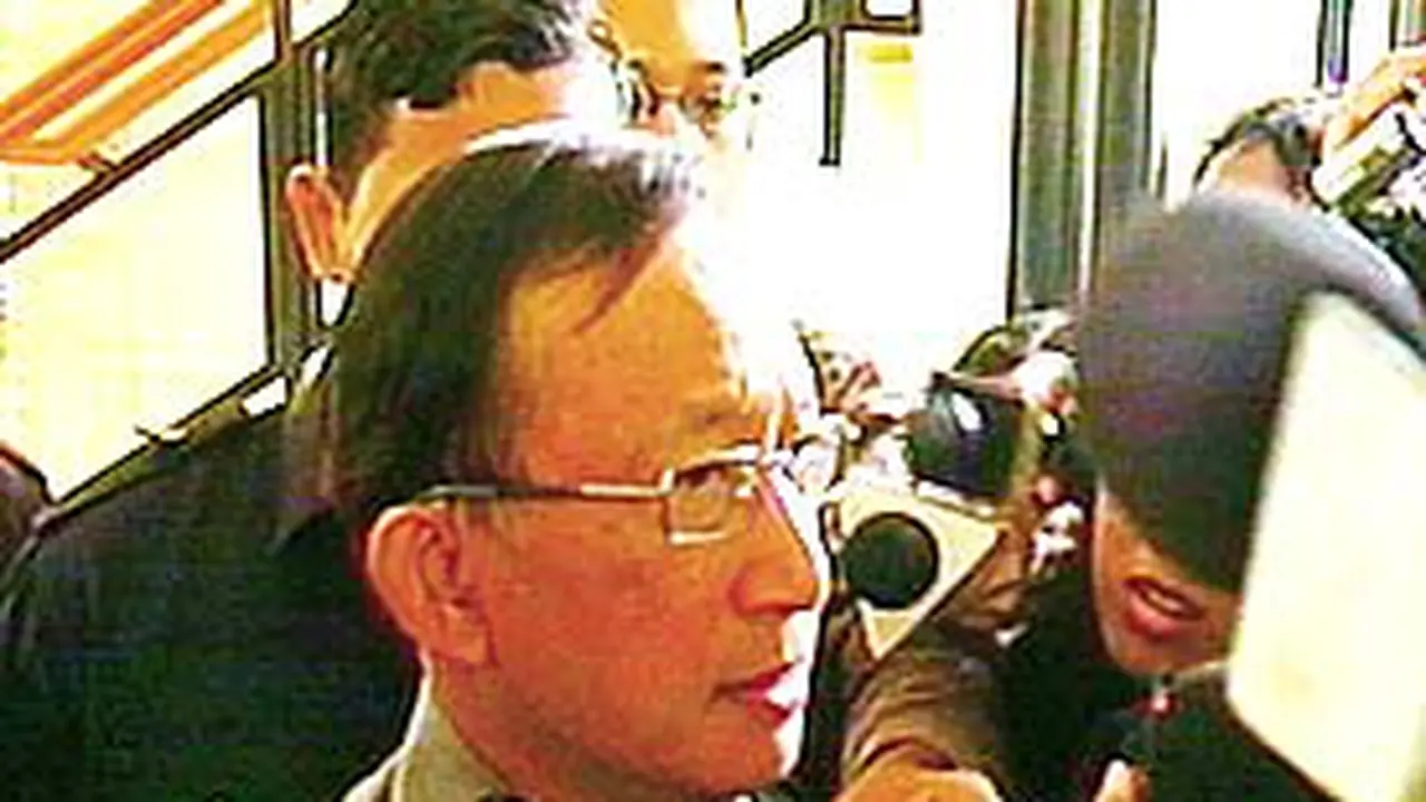 050407bkorupsi-bulog.jpg
