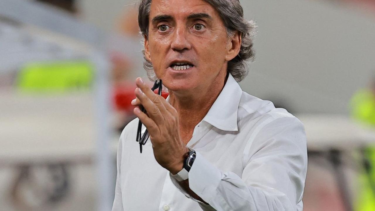 Pelatih Timnas Arab Saudi, Roberto Mancini angkat bicara setelah tim asuhannya ditahan imbang Timnas Indonesia&nbsp;pada pertandingan Grup C putaran ketiga Kualifikasi Piala Dunia 2026 Zona Asia, pada Jumat (6/9/2024) dini hari WIB. Duel Arab Saudi vs Ind