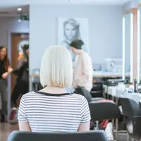 5 Pertanyaan sebelum potong rambut (Foto: Unsplash.com/ Toa Heftiba)