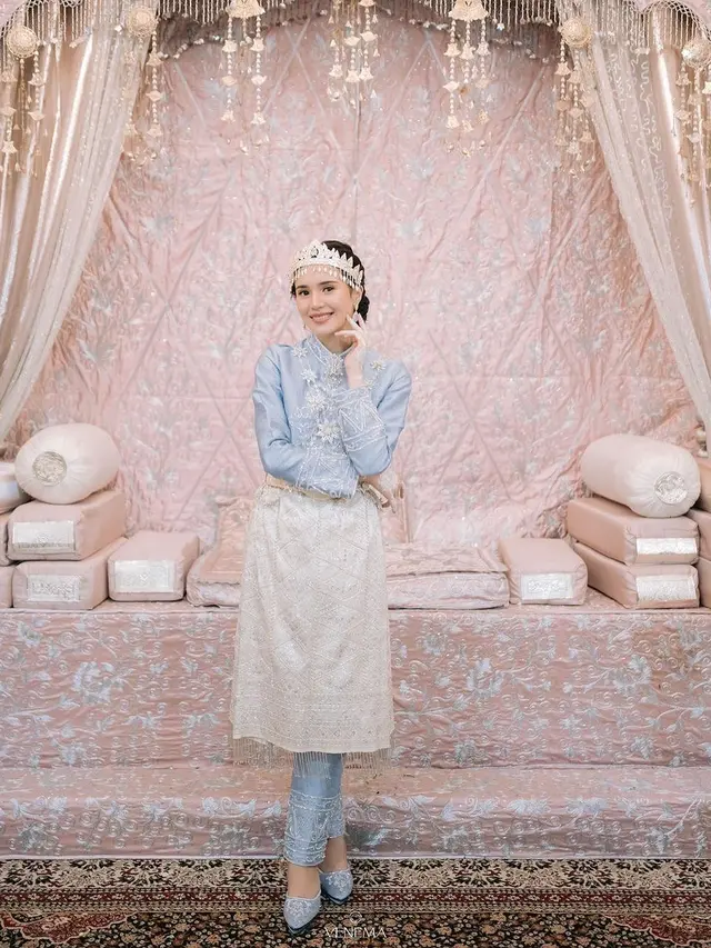 6 Pesona Beby Tsabina Kenakan Baju Adat Aceh saat Tradisi Boh Gaca- Resmi Dinikahi Rizki Natakusumah dengan Mahar Emas Setengah Milyar