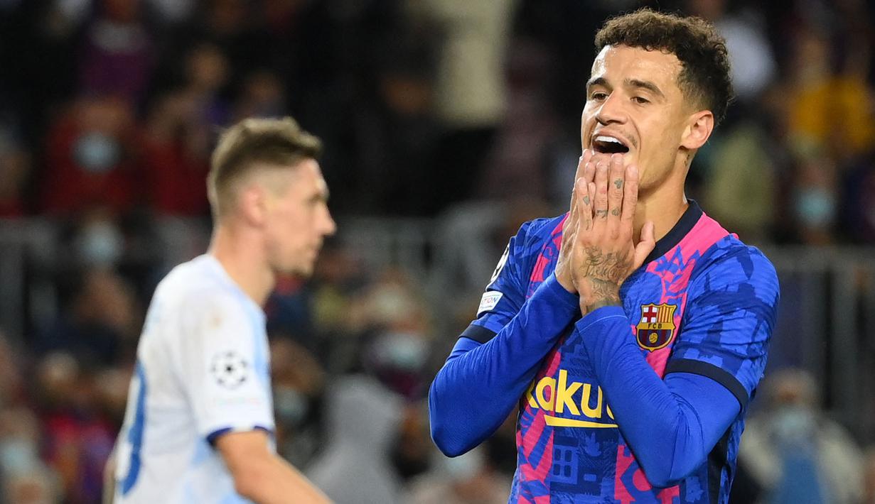 Philippe Coutinho membuat kejutan dengan kembali bermain di Liga Inggris bersama Aston Villa. The Villans diketahui harus menghabiskan dana 18 juta euro untuk mendatangkan pemain 29 tahun tersebut dari Barcelona dengan status pinjaman dengan opsi pembelian di akhir musim. (AFP/Lluis Gene)