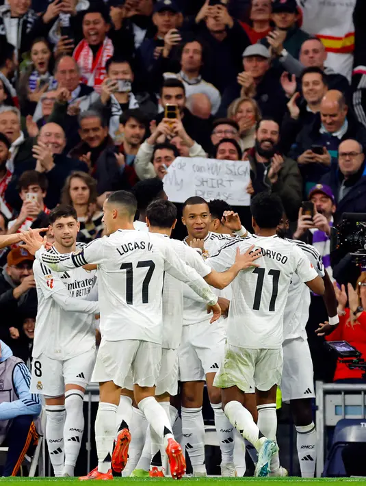 Kemenangan ini membuat Real Madrid naik ke peringkat kedua klasemen sementara Liga Spanyol 2024/2025 dengan raihan 40 poin dari 18 pertandingan. (OSCAR DEL POZO/AFP)