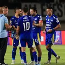 Prediksi Madura United vs Persib Bandung: Tantangan Pangeran Biru di Pulau Garam