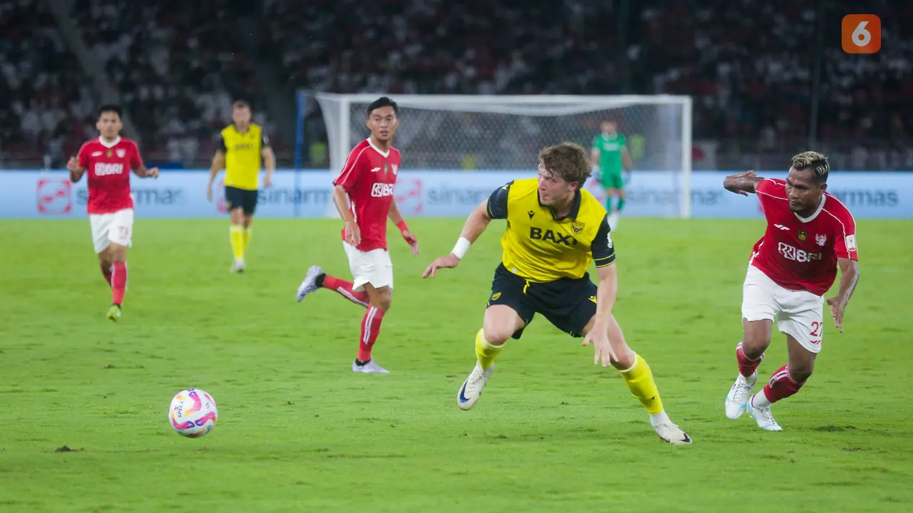 Foto: Parade Aksi Berkelas Ole Romeny yang Membuat Bek Liga Indonesia All Star Kerepotan