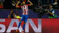 Gelandang Atletico Madrid, Yannick Carrasco melakukan selebrasi usai mencetak gol kegawang Bayern Munchen pada pertandingan Liga Champions Grup D di Madrid, Spanyol, (29/9). Atletico Madrid menang atas Bayern Munchen 1-0. (Reuters/Sergio Perez)