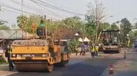Salah satu proyek infrastruktur jalan di Kabupaten Tuban. (Liputan6.com/Ahmad Adirin)