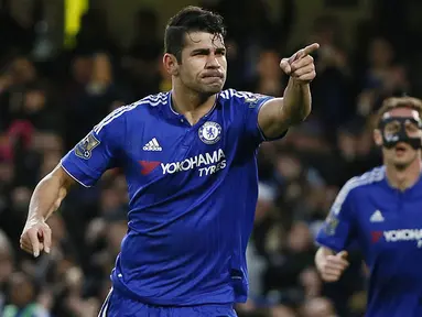 Striker Chelsea, Diego Costa, merayakan gol yang dicetaknya ke gawang Watford pada laga Liga Inggris di Stadion Stamford Bridge, Inggris, Sabtu (26/12/2015). Kedua tim bermain imbang 2-2. (Reuters/Stefan Wermuth)