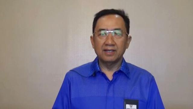 Bupati Cilacap, Tatto Suwarto Pamuji mengumumkan dua pasien positif Covid-19 terkait dengan Lembang, Bandung. (Foto: Liputan6.com/Muhamad Ridlo)