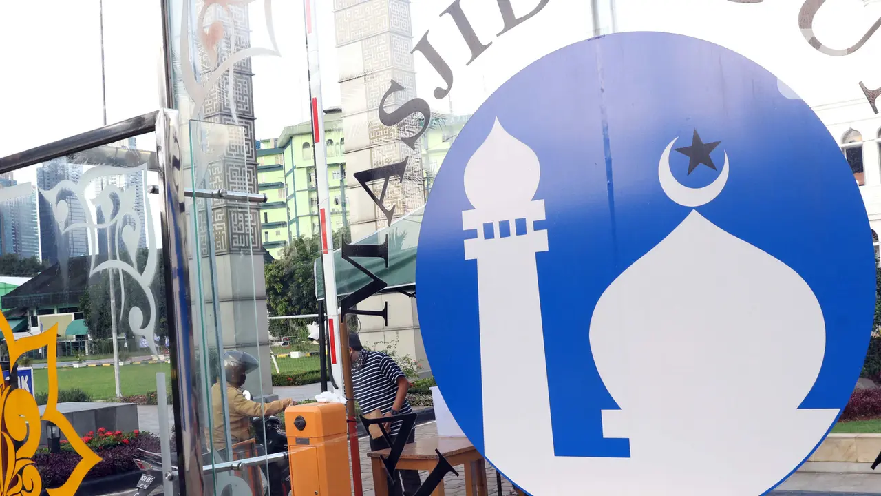 Pembagian Takjil Drive Thru ala Masjid Al Azhar Jakarta
