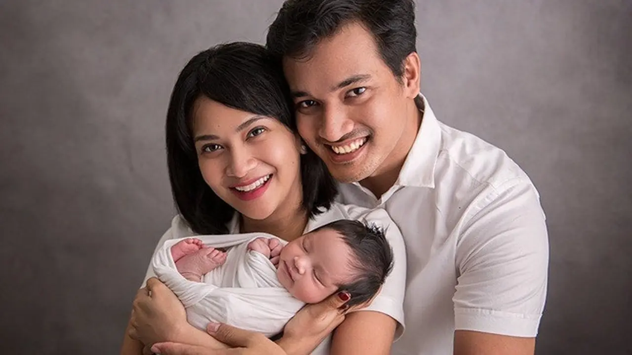 7 Gaya Pemotretan Baby Born Gala Sky, Anak Vanessa Angel Ini Curi Perhatian