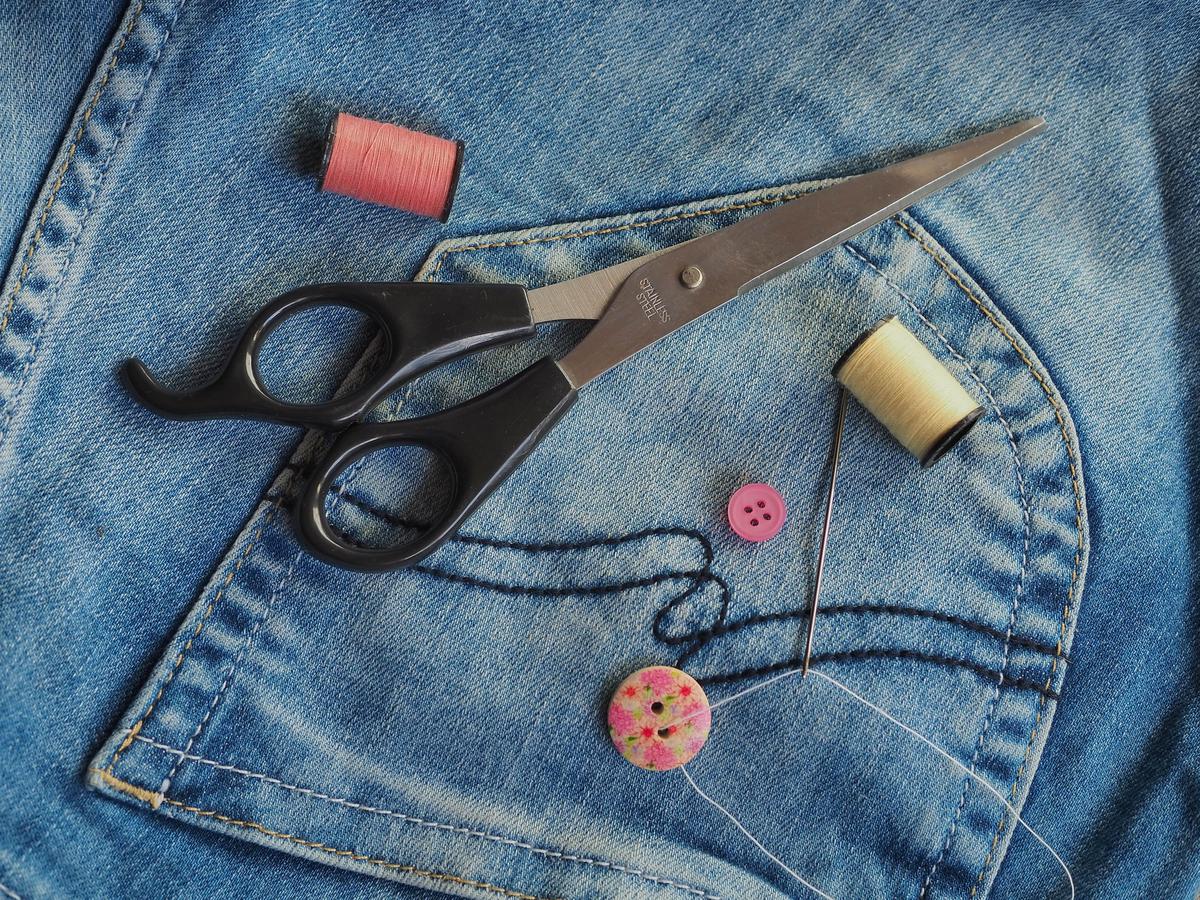 Baju Numpuk di Lemari? Intip Cara Kreatif Recycle Baju Lama Biar Nggak Jadi Sampah