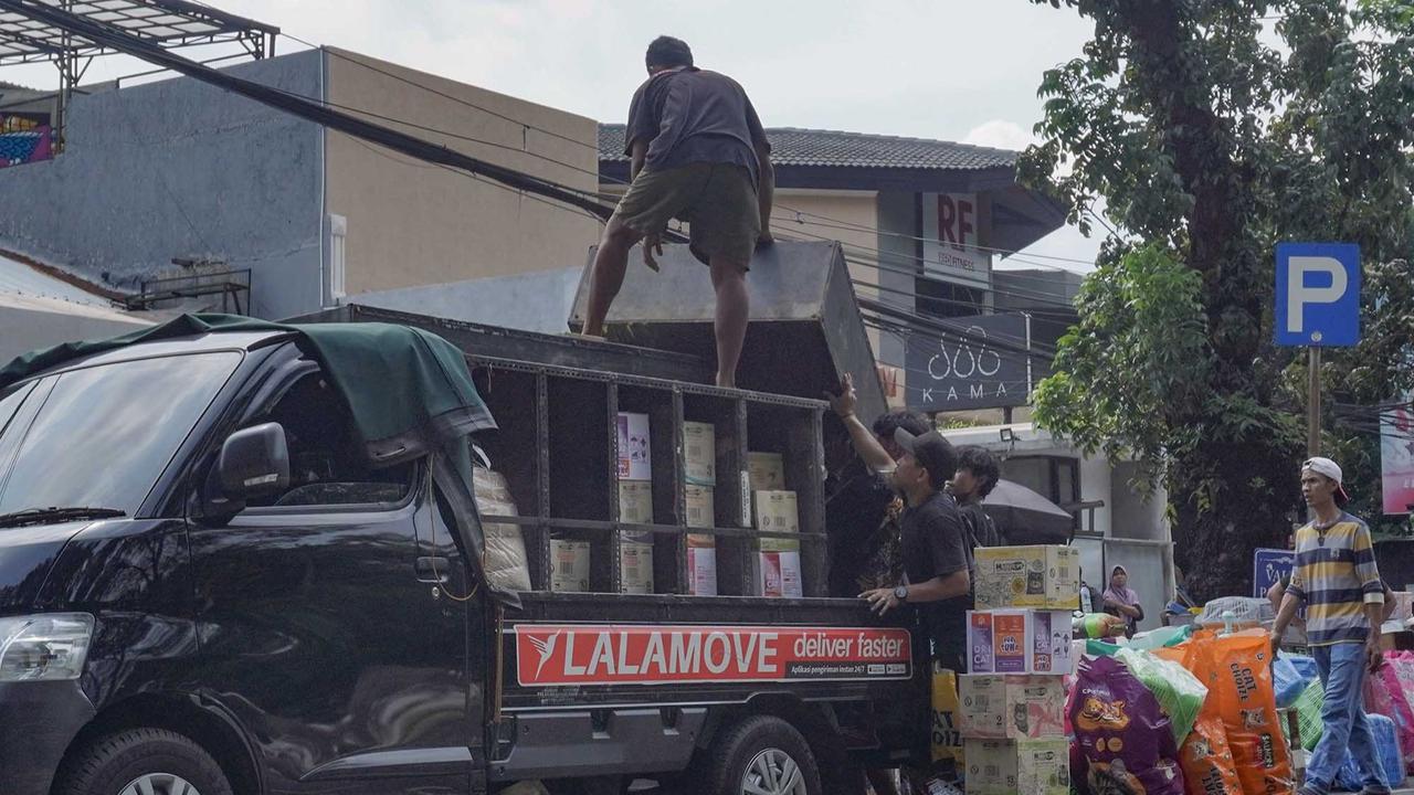 FOTO: Pasar Hewan Barito Rata dengan Tanah, Pedagang Direlokasi ke Lenteng Agung