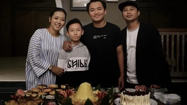 7 Potret Kesederhanaan Perayaan Ulang Tahun Soimah ke-39