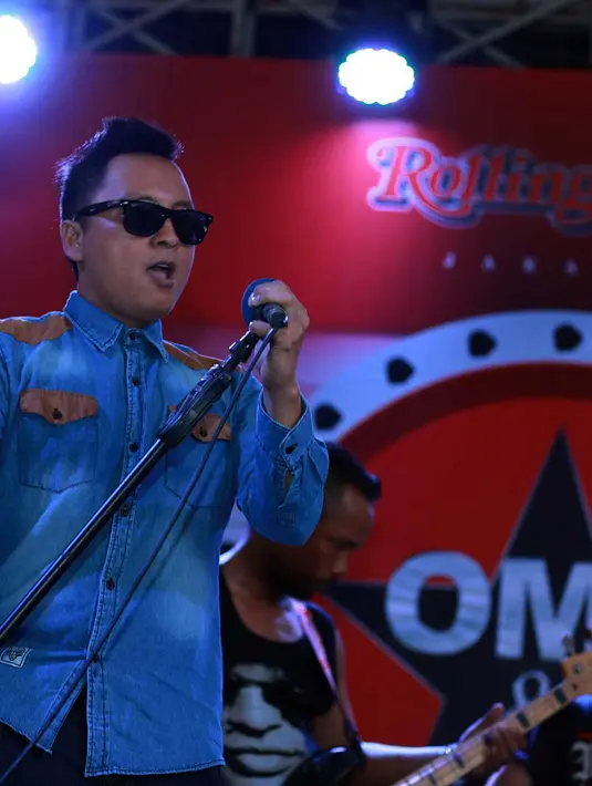 'Hendry memiliki vokal yang pas untuk album rok kolaborasi Ome & The People,' jelas Ome di Rollingstone Cafe, Jl. Ampera, Jakarta Selatan, baru-baru ini. (Deki Prayoga/Bintang.com)