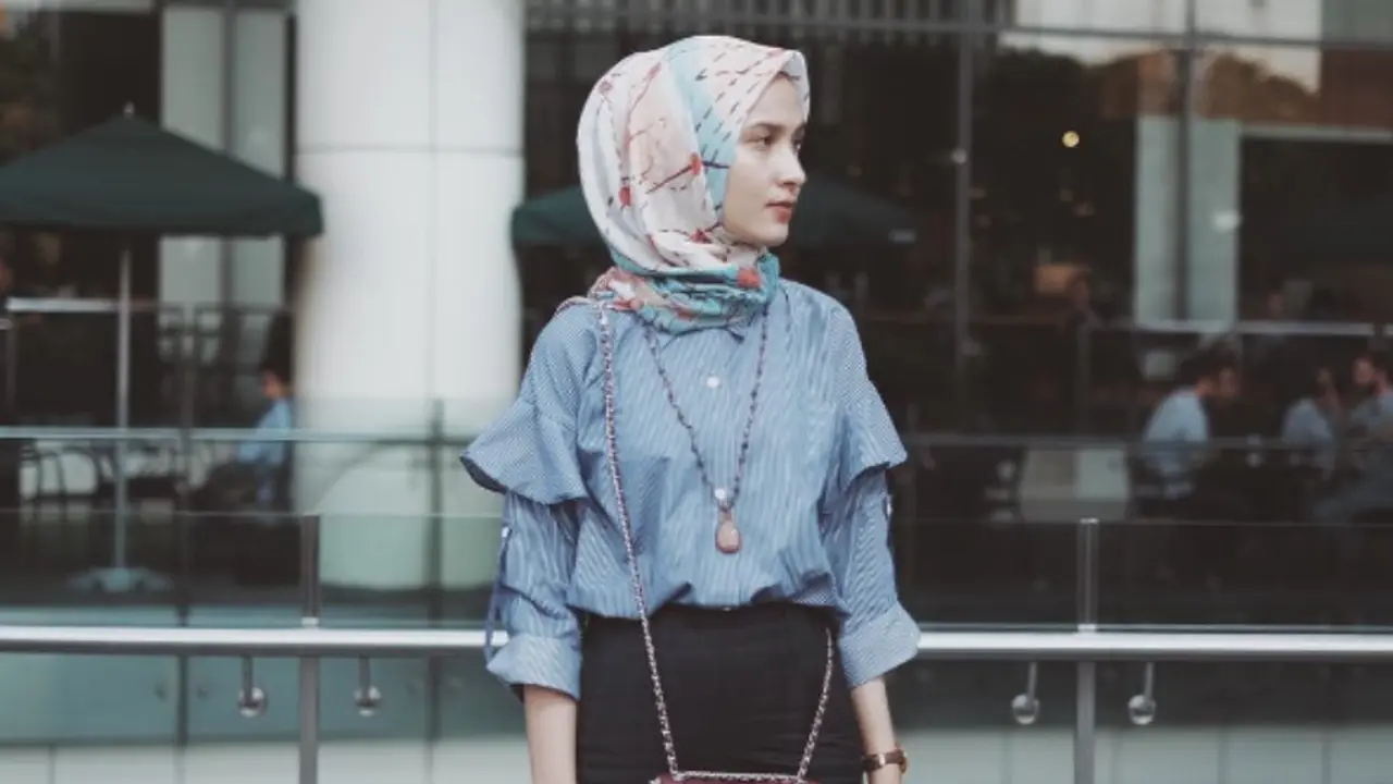 Potret Style Minimalis Dwihanda, Hijabers yang Banyak Digemari