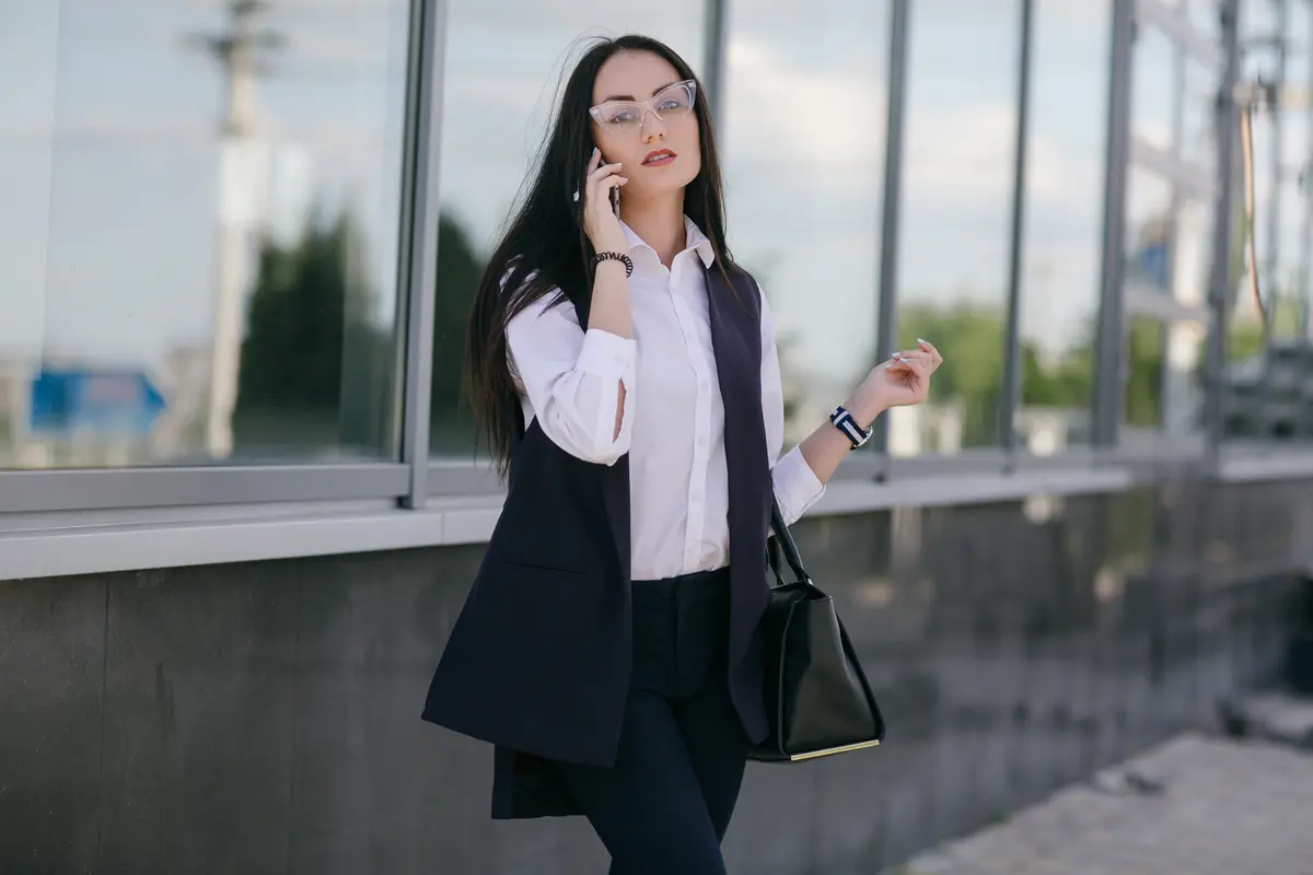 Fashion Item agar Terlihat Intelektual