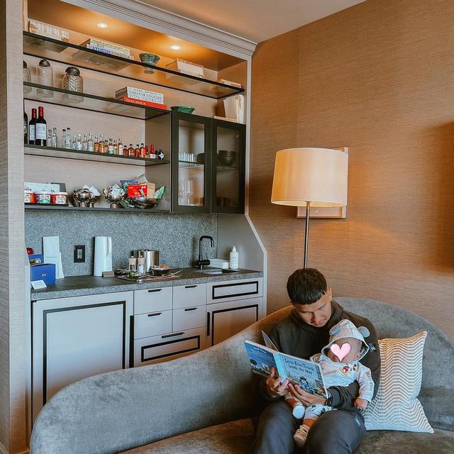 Baby Izz Genap 4 Bulan, Ini 6 Momen Nikita Willy dan Indra Pulang ke Indonesia