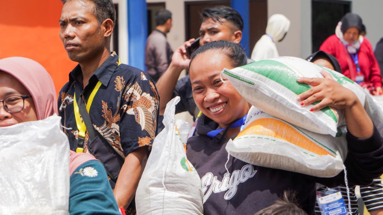 Dia menekankan, bantuan pangan beras sudah direncanakan jauh-jauh hari dan sangat diperlukan masyarakat berpenghasilan rendah.<br>