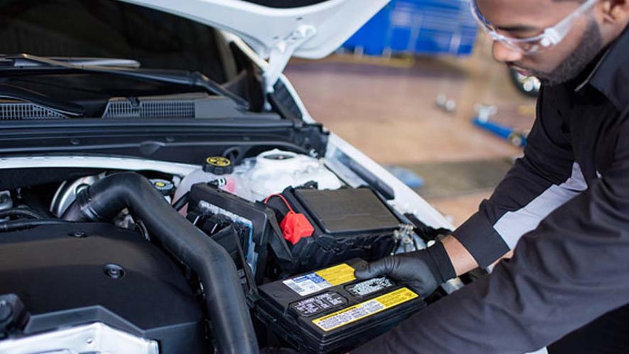 Cara Jumper Aki Mobil yang Aman dan Efektif