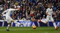 Gareth Bale saat mencetak gol ke gawang Rayo Vallecano saat Real Madrid menang 10-2 dalam lanjutan La Liga Spanyol di Stadion Santiago Bernabeu, Madrid, (20/12/2015). (Reuters)