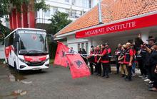 PDIP Kirim Bus Klinik dan Truk Laundry Bantu Korban Banjir Jawa Barat