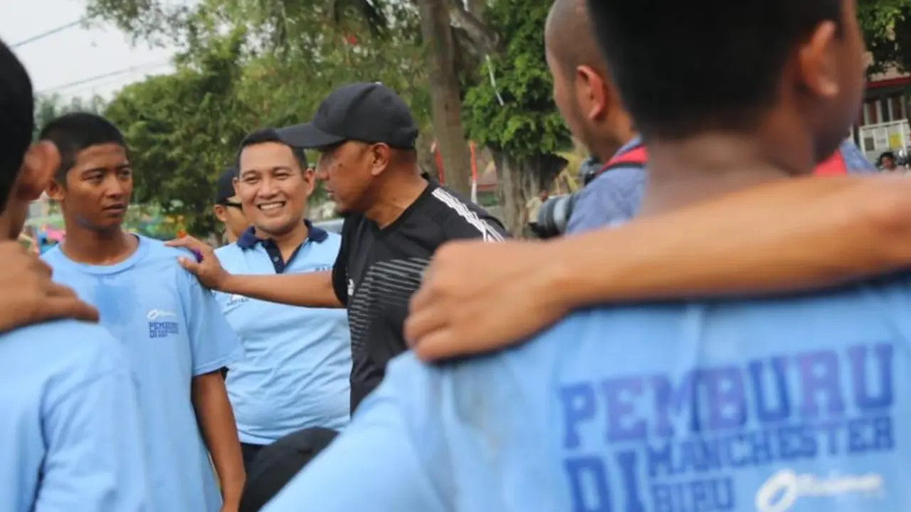 Pemburu di Manchester Biru