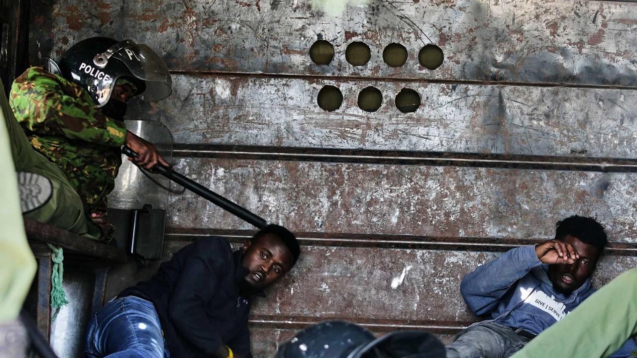 FOTO: Aksi Tolak Pusat Karantina Ebola Berujung Bentrok di Kenya