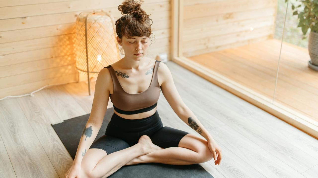 Langkah Awal Memulai Yoga di Rumah, Tips Efektif untuk Meningkatkan Kesehatan