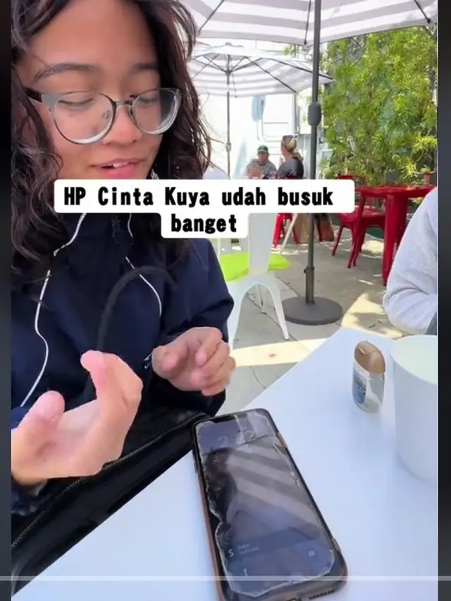Cinta Kuya dan Ponselnya