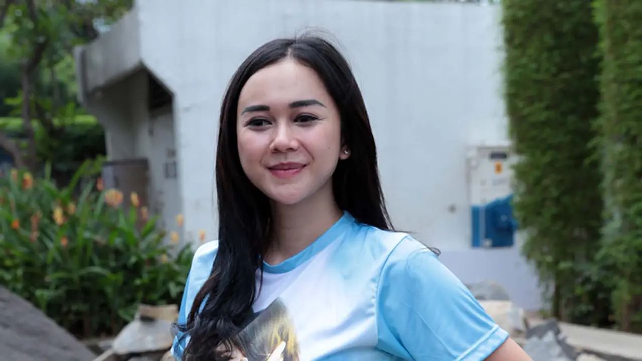 [Bintang] Aura Kasih