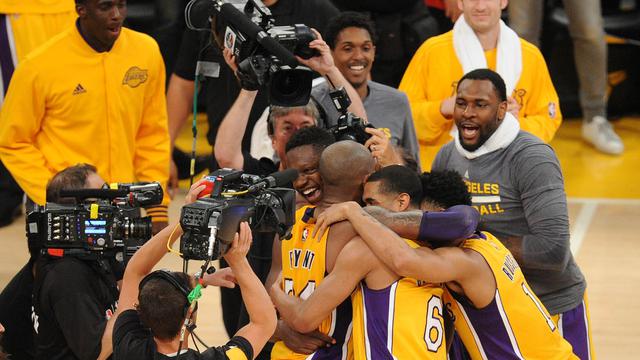 20160414-Fisik Tak Kuat Lagi, Kobe Bryant Ucap Selamat Tinggal untuk Lakers